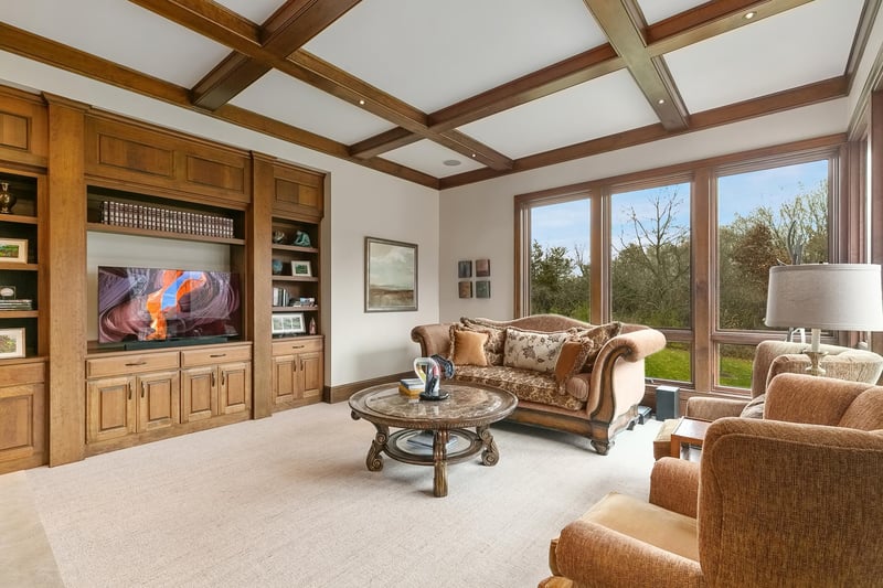 8955 Sunset Trl, Chanhassen, MN 55317