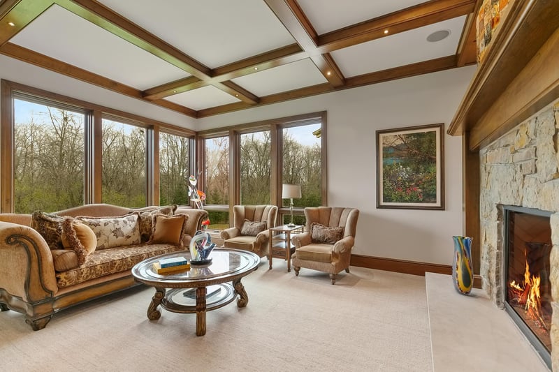 8955 Sunset Trl, Chanhassen, MN 55317