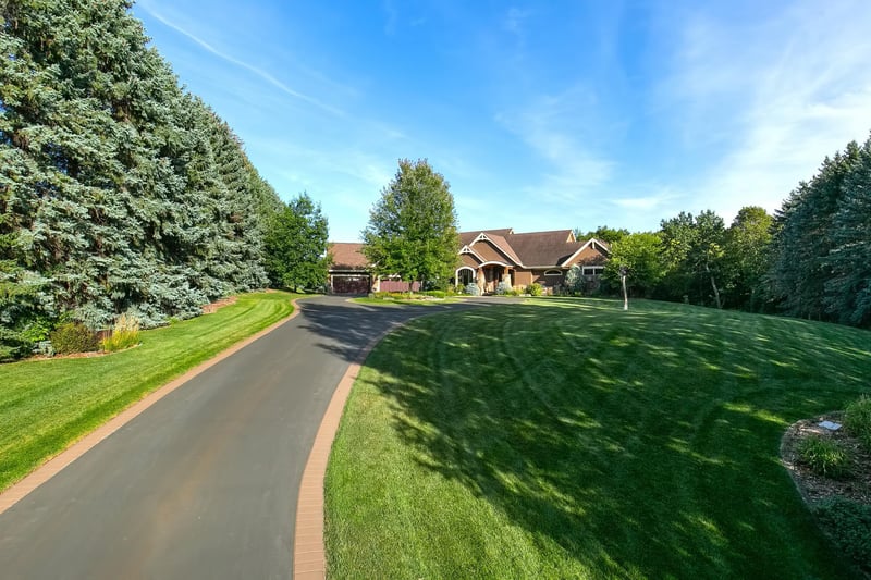 8955 Sunset Trl, Chanhassen, MN 55317