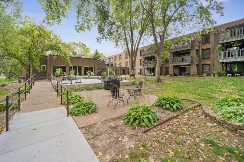 2800 Hamline Ave N #232, Roseville, MN 55113