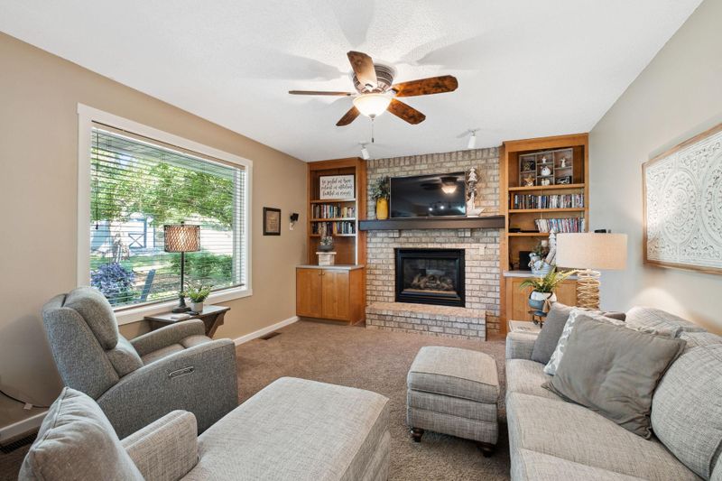 9804 Tree Farm Rd, Eden Prairie, MN 55347