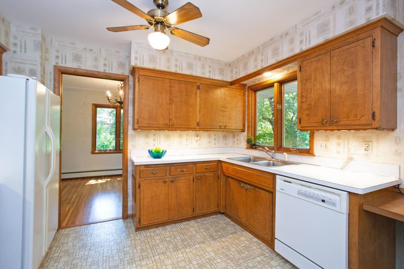 6324 Parnell Ave, Edina, MN 55435