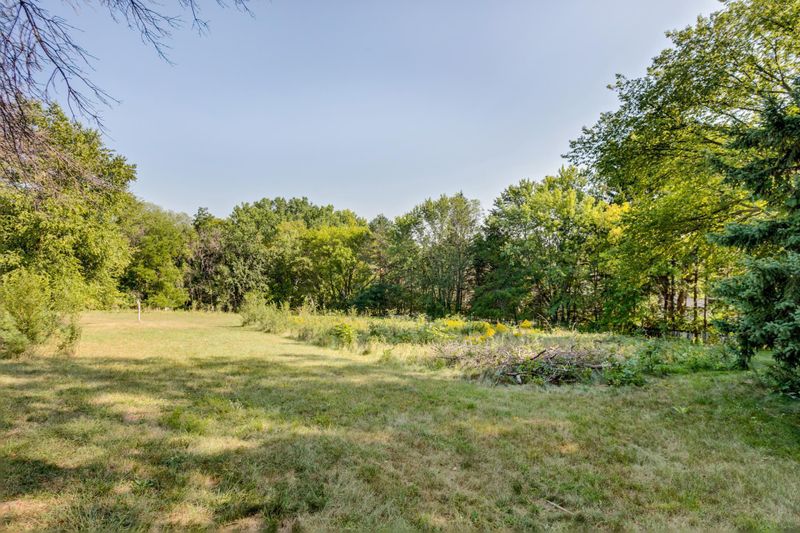560 Ryan Ave W, Roseville, MN 55113