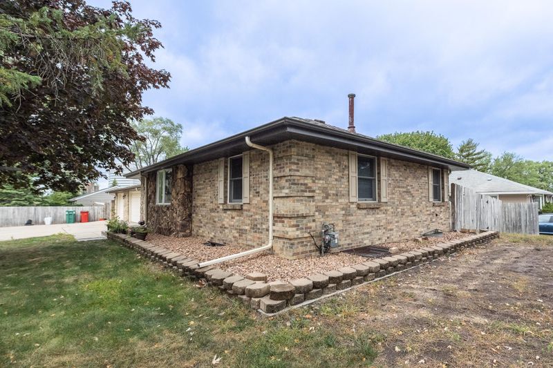 1100 W 82nd St, Bloomington, MN 55420