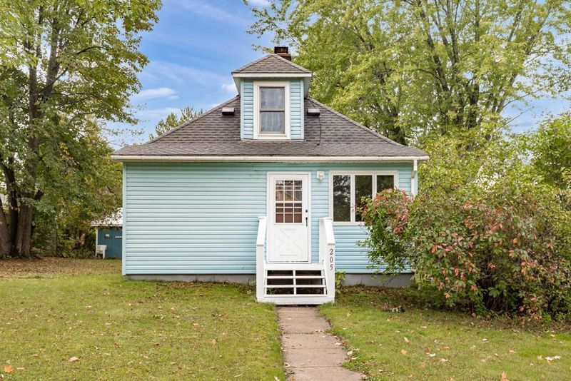 205 Hartley St, Coleraine, MN 55722