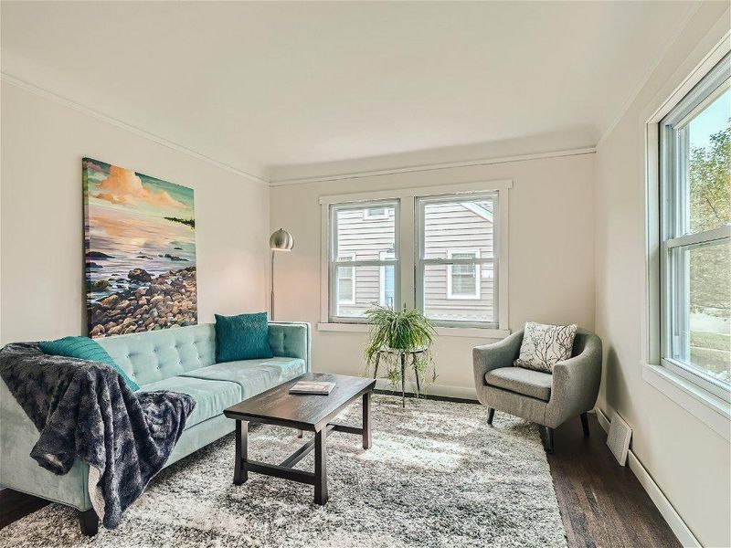 904 Wilder St S, Saint Paul, MN 55116