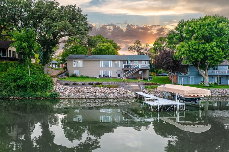 631 Shoreacres Dr, Fairmont, MN 56031