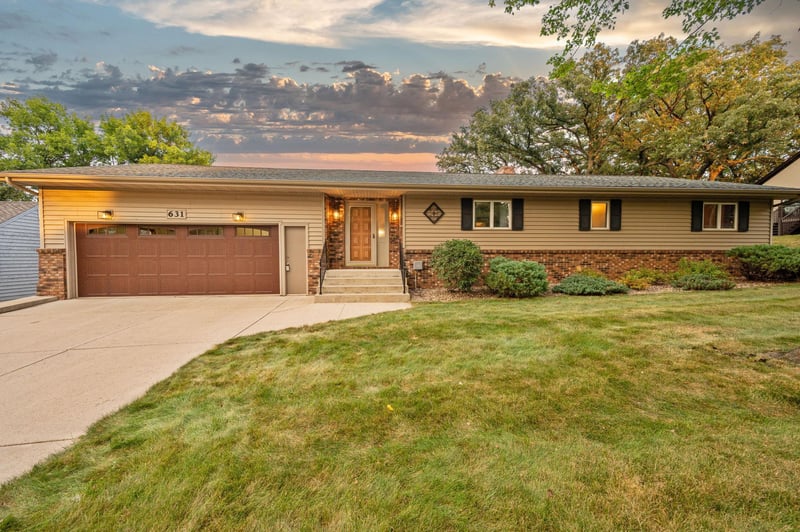 631 Shoreacres Dr, Fairmont, MN 56031