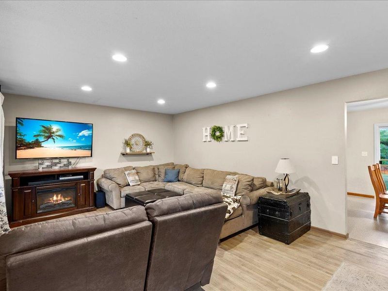 3337 Shepherd Hills Cir, Bloomington, MN 55431