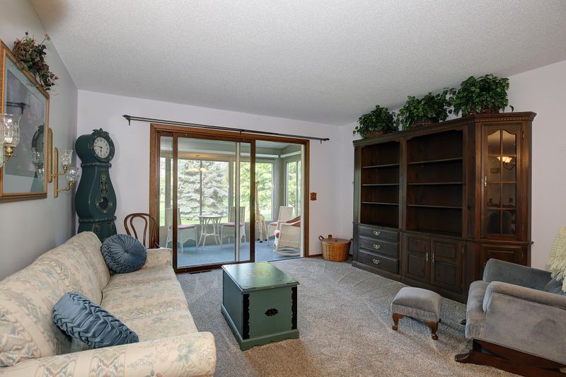 38568 Grand Ave, North Branch, MN 55056