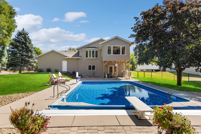 8 Monroe St, Hastings, MN 55033