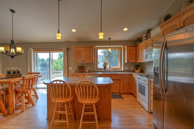 1567 35th Ave SW, Cambridge, MN 55008