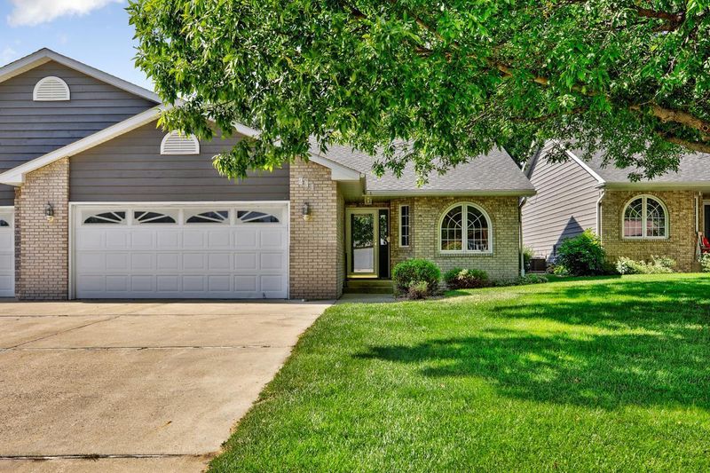 231 Gilbert Ave SW, Madelia, MN 56062