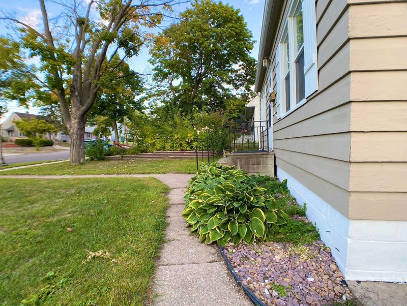 2216 Margaret St, Saint Paul, MN 55119