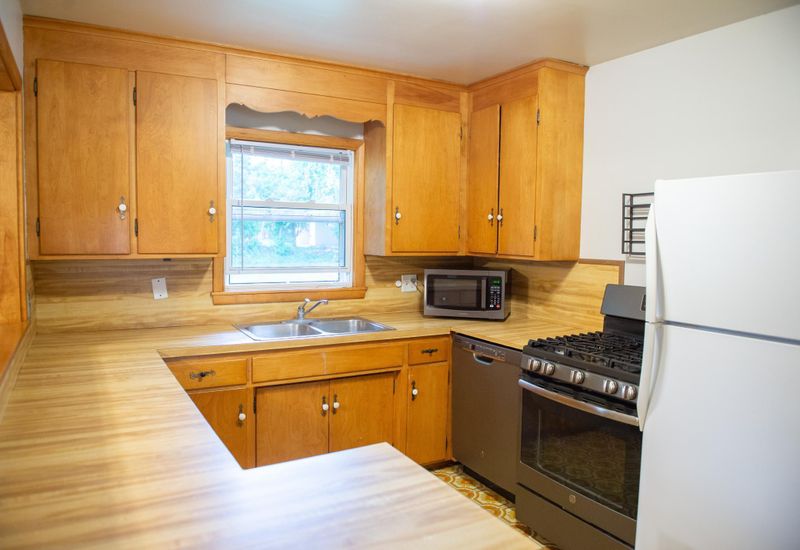 546 Old Highway 8 SW, New Brighton, MN 55112