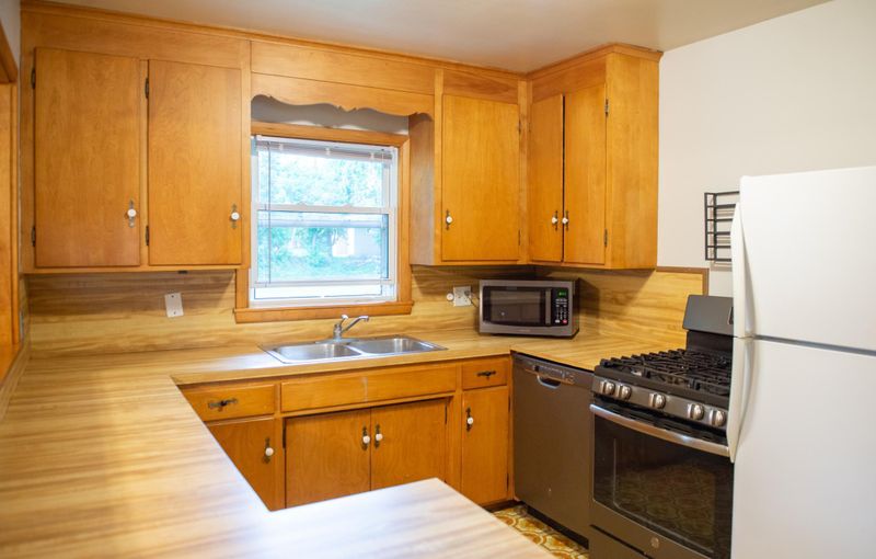 546 Old Highway 8 SW, New Brighton, MN 55112