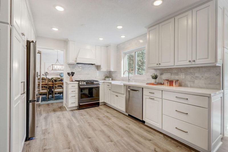 6855 Jeremy Ct, Eden Prairie, MN 55346