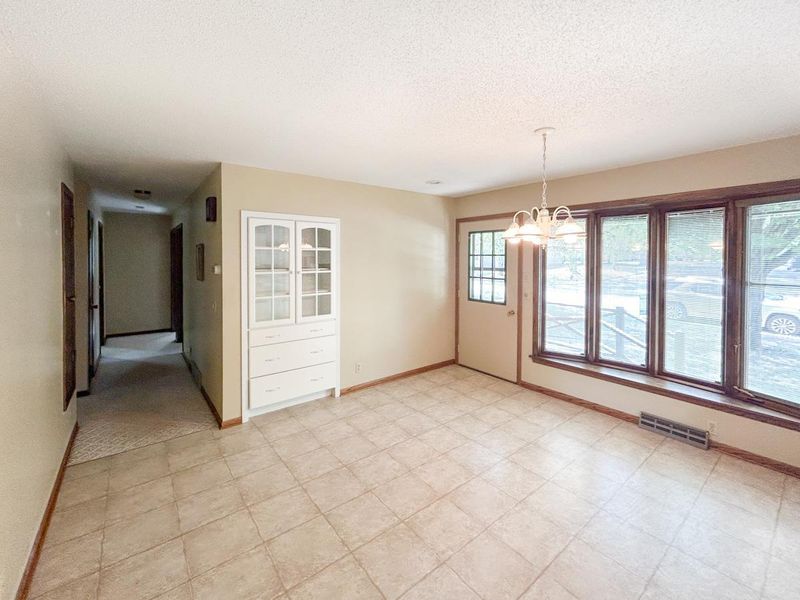 412 Creekview Ln, Arlington, MN 55307
