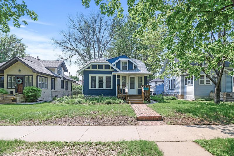 1483 Simpson St, Saint Paul, MN 55108