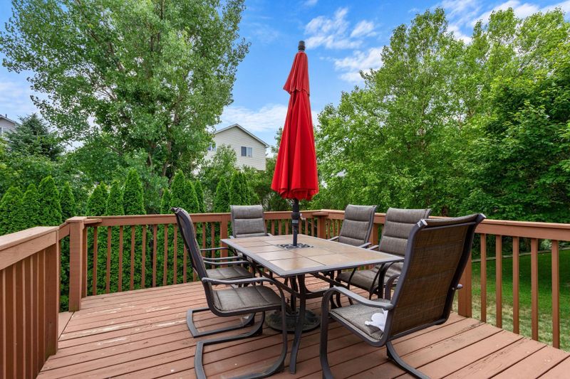 8769 Autumn Oaks Dr, Rockford, MN 55373