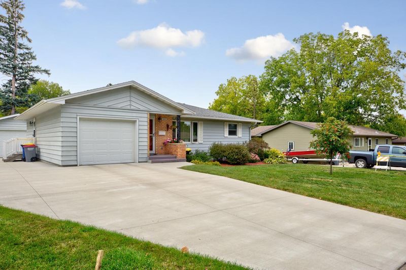 1020 Pleasant Ln, Faribault, MN 55021