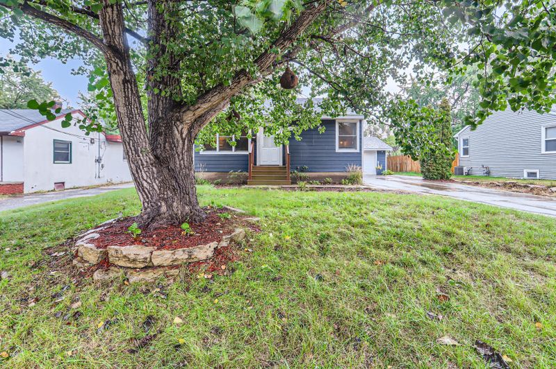 857 7th Ave NW, New Brighton, MN 55112