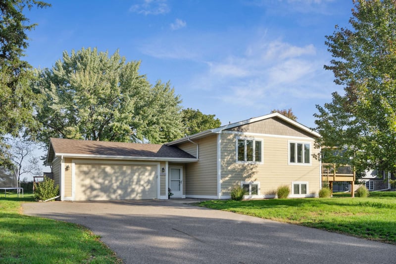 11542 Riverview Rd NE, Hanover, MN 55341