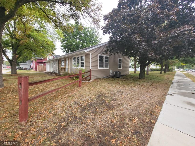 101 N 4th St, Le Sueur, MN 56058