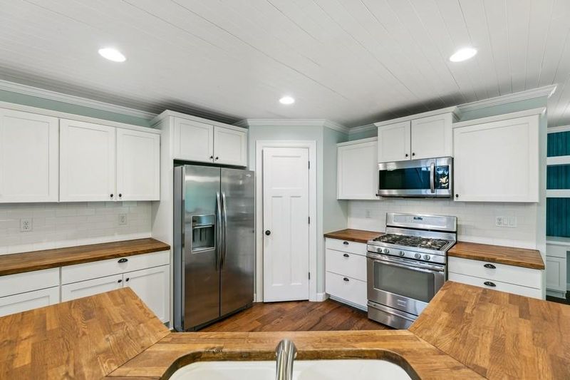 12807 Cascade Ln, Rogers, MN 55374