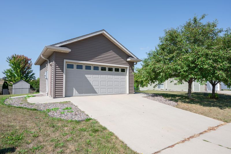 5273 Castleview Dr NW, Rochester, MN 55901
