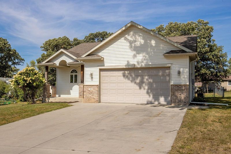 106 E 13th St, Zumbrota, MN 55992