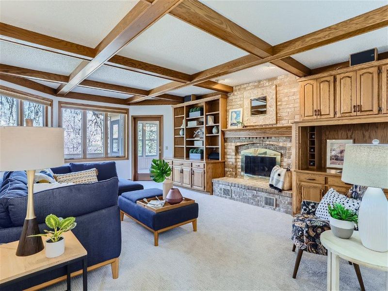 13655 Duluth Dr, Apple Valley, MN 55124