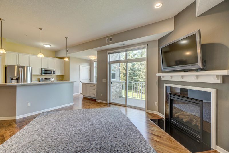 1244 County Road D E #105, Maplewood, MN 55109