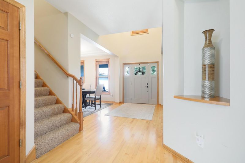 4629 Stonecliffe Dr, Eagan, MN 55122