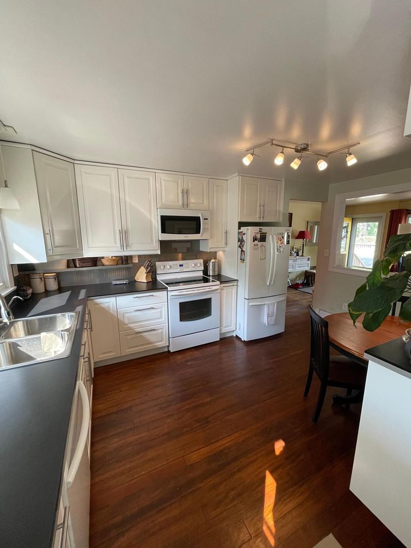 19 3rd Ave NW, Melrose, MN 56352