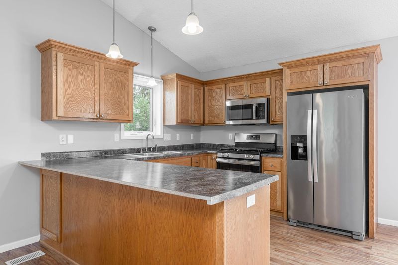 132 Summerfield Dr, Waverly, MN 55390