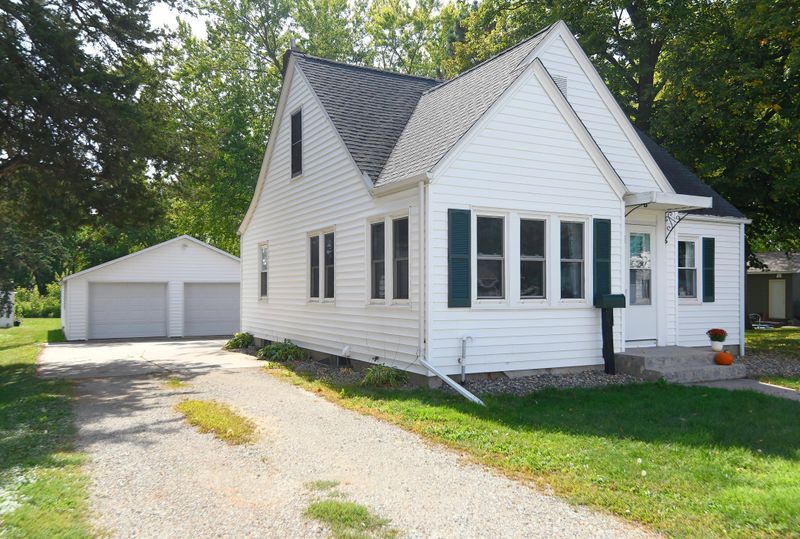 516 4th Ave SE, Waseca, MN 56093