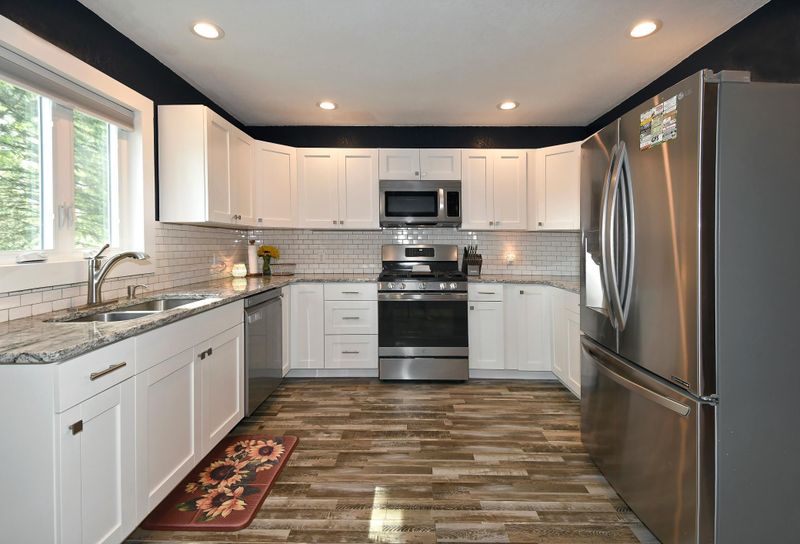 516 4th Ave SE, Waseca, MN 56093