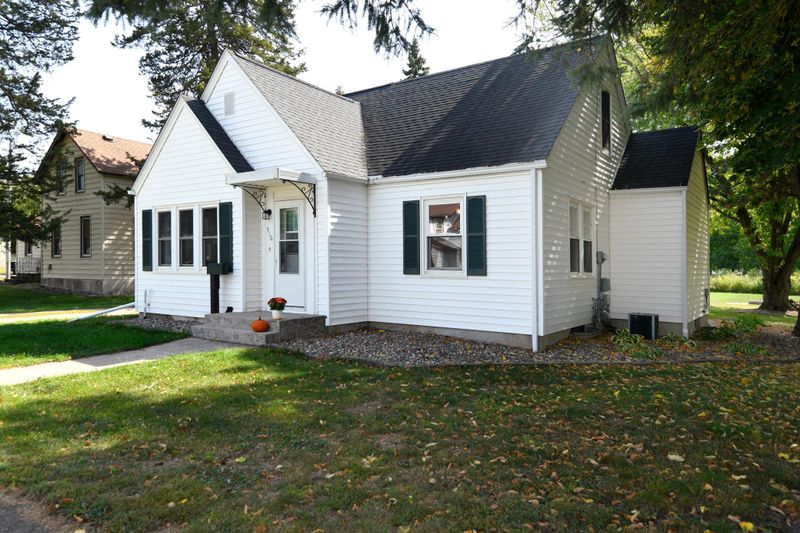 516 4th Ave SE, Waseca, MN 56093