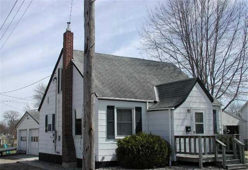 109 NE 3rd St, Renville, MN 56284