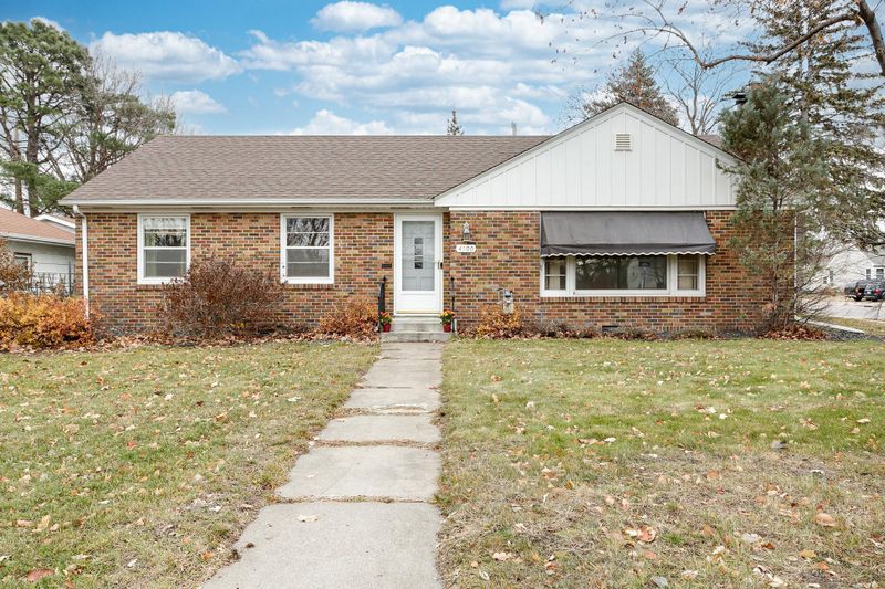 4500 Abbott Ave N, Robbinsdale, MN 55422
