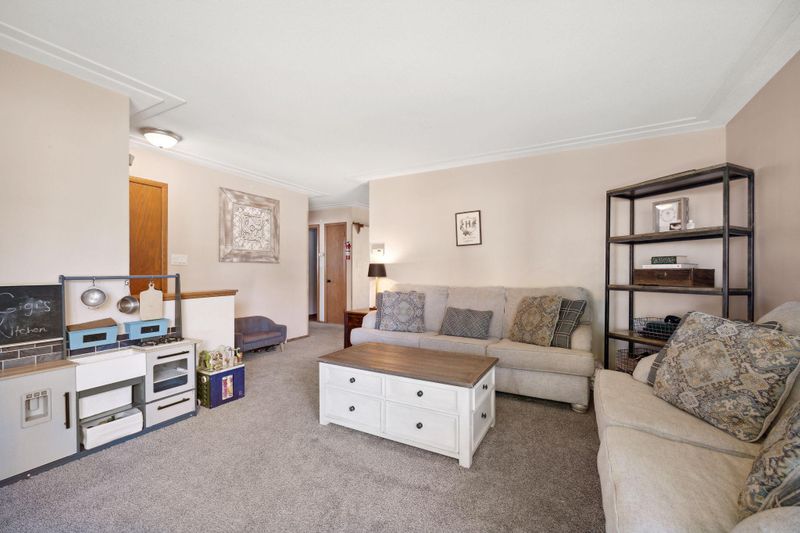 1023 Hall Ave, West Saint Paul, MN 55118