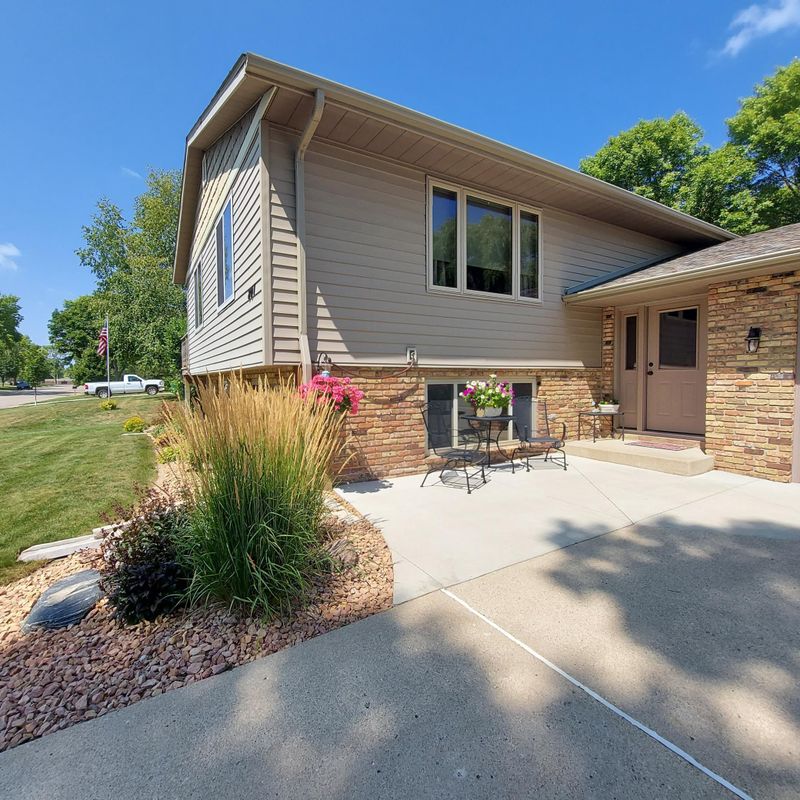 801 11 1/2 Ave SE, Willmar, MN 56201