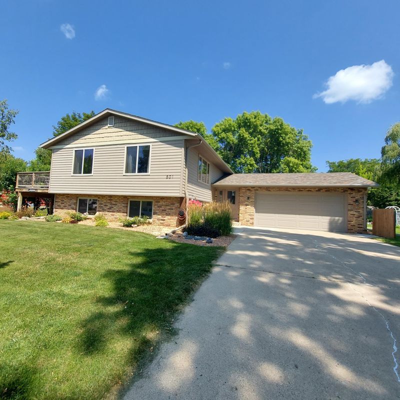 801 11 1/2 Ave SE, Willmar, MN 56201