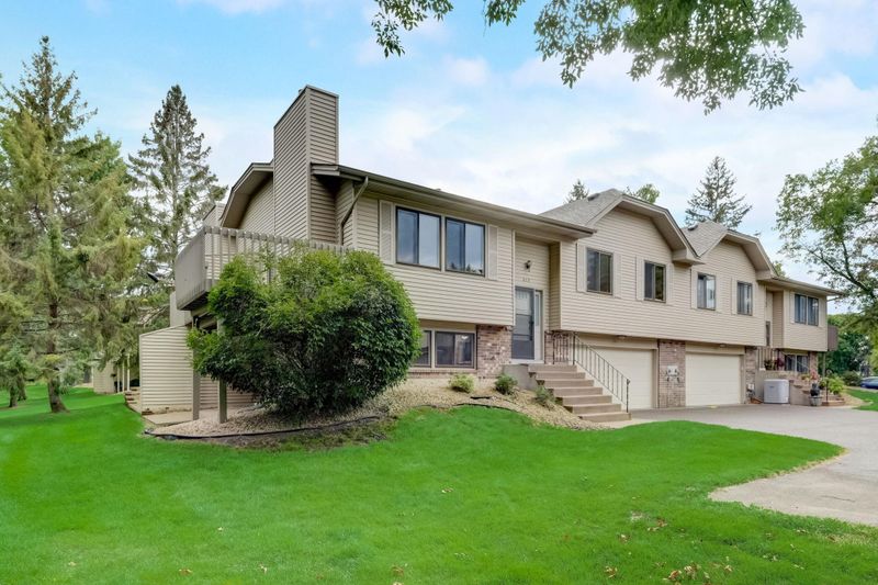 842 Sherwood Rd, Shoreview, MN 55126