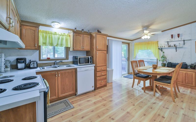 32650 185th St, Isle, MN 56342