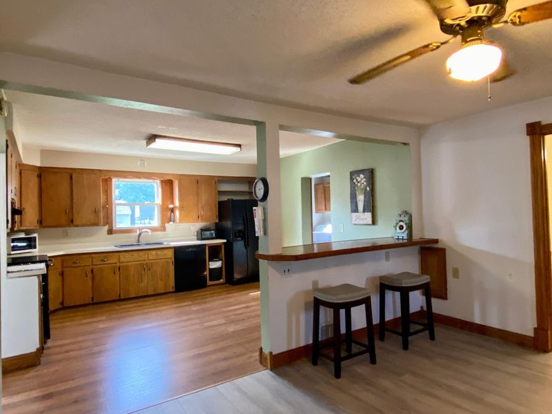 219 Lowell St E, Le Roy, MN 55951