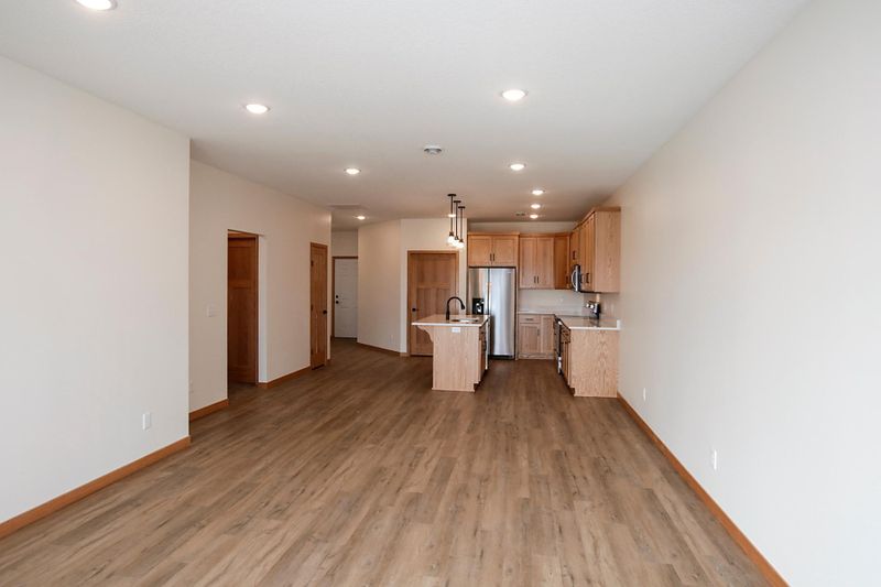 1192 Bluejay Dr SW, Hutchinson, MN 55350