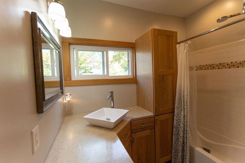 2534 13th Ave E, North Saint Paul, MN 55109