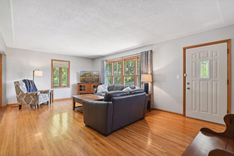 6805 Greenfield Rd, Greenfield, MN 55357